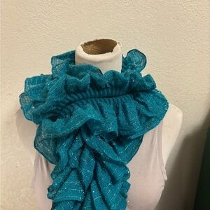 Elegant scrunchie scarf in turquoise